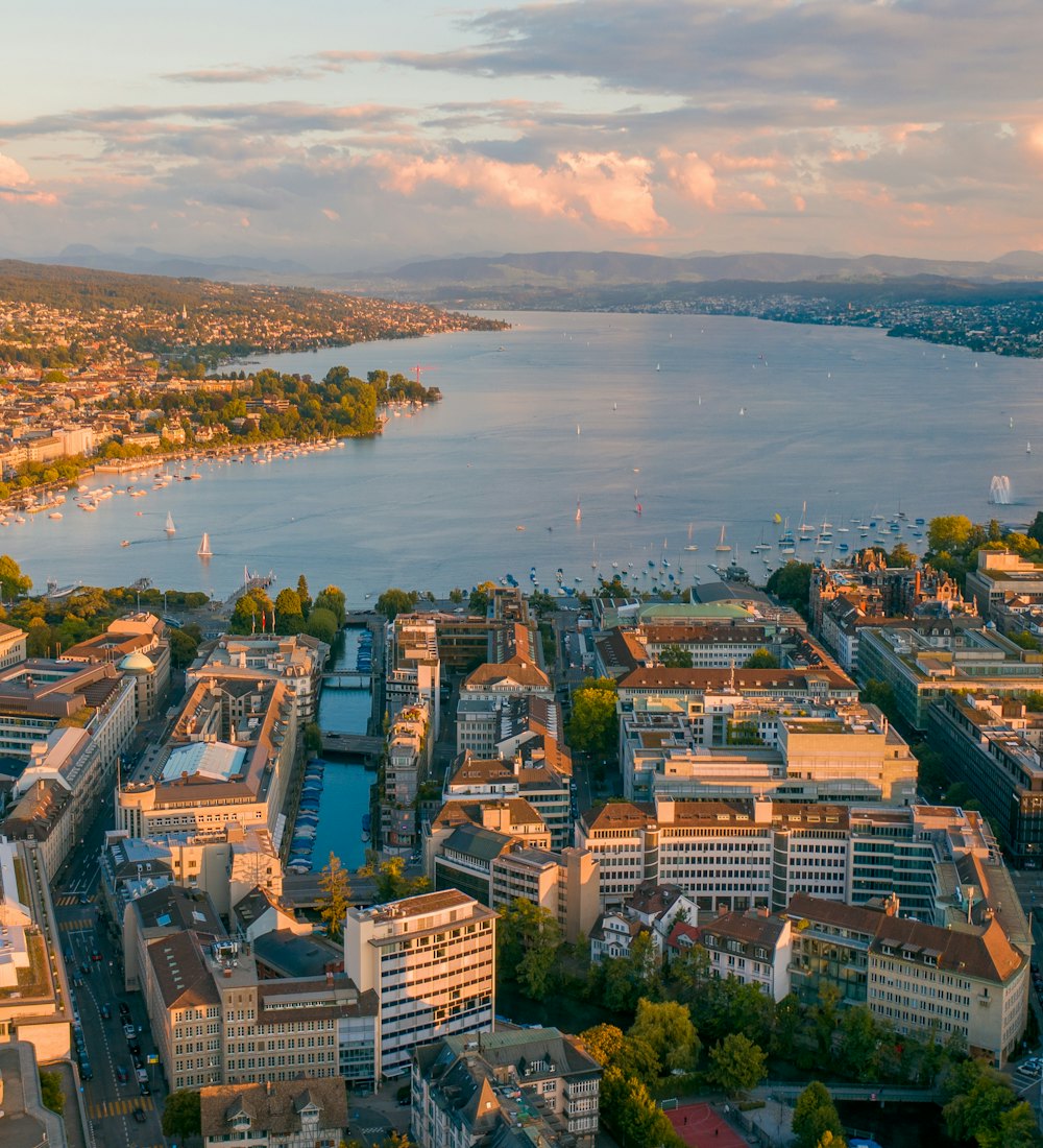 Zürich and the lake